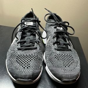 NR Mint Women's Black with Pattern Nike Flyknit Zoom Size 9 Shoes Neon Soles